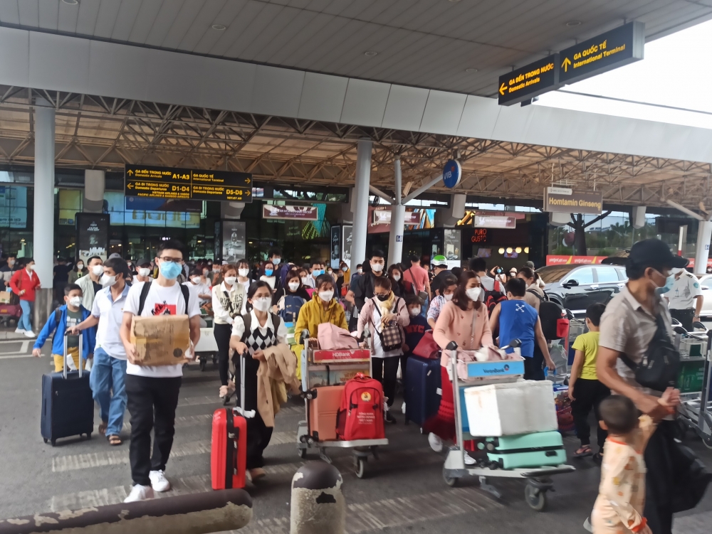 Tăng tần suất phục vụ hành khách tại sân bay Tân Sơn Nhất