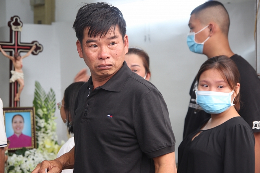Thân nhân ở TP.HCM, đau xót đón thi thể 4 nạn nhân vụ chìm ca nô ở Quảng Nam