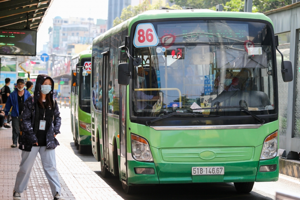 Nhiều giải pháp ngăn chặn nạn quấy rối tình dục trên xe buýt tại TP.HCM