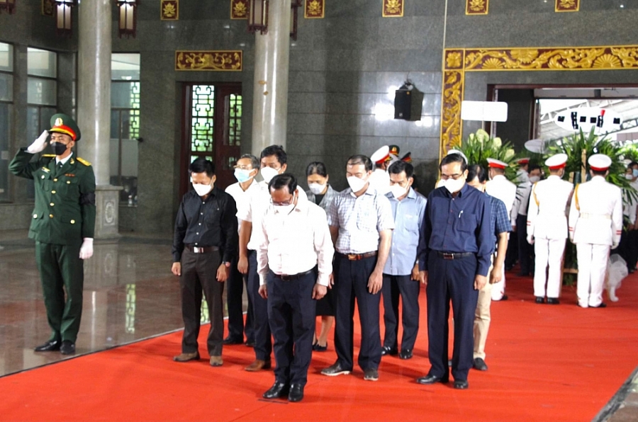 Xúc động lễ viếng Phó Chủ tịch thường trực UBND TP.HCM Lê Hoà Bình
