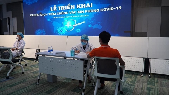 Thành phố Hồ Chí Minh: Công nhân Khu Công nghệ cao khởi động tiêm vắc xin Covid-19
