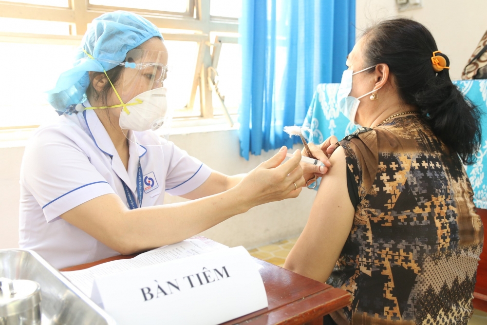 Bộ Y tế hối thúc thành phố Hồ Chí Minh tiêm vắc xin Covid-19 vì tiến độ còn chậm