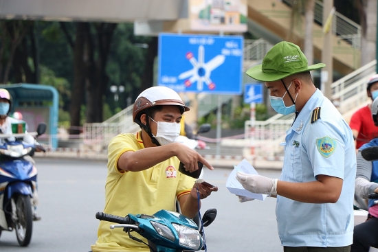 Thành phố Hồ Chí Minh: Ngân hàng, chứng khoán hoạt động mức độ duy trì công suất
