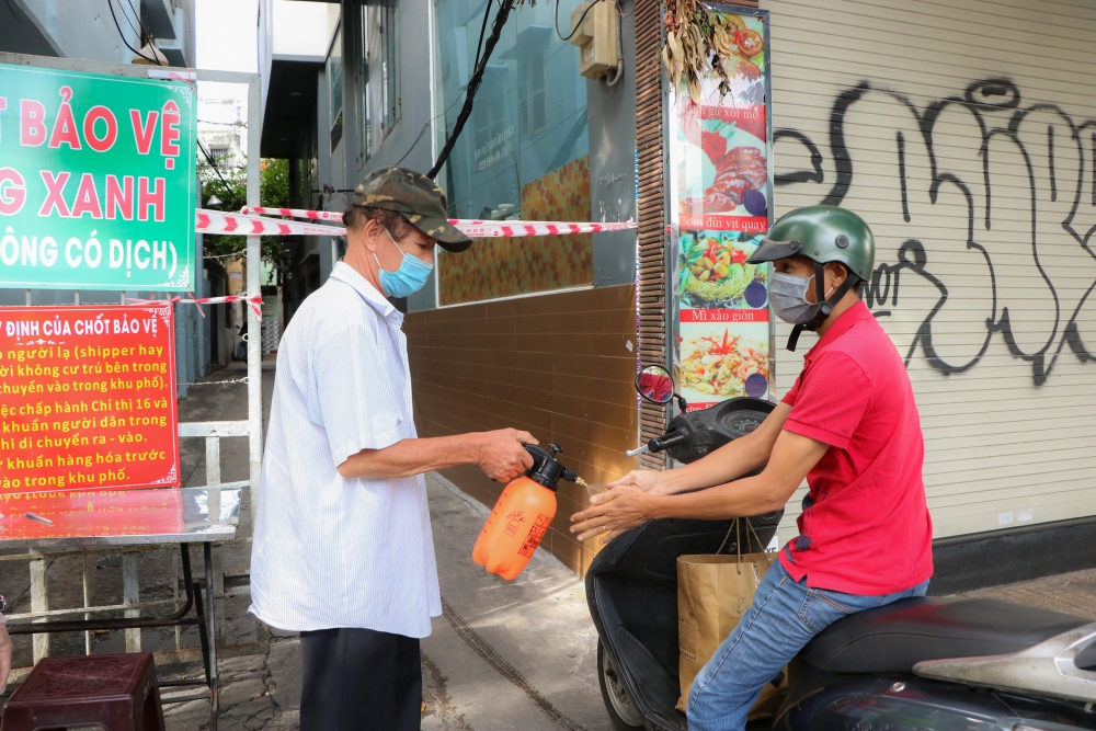 Thành phố Hồ Chí Minh: Dựng chốt ngăn chặn dịch xâm nhập 'vùng xanh'
