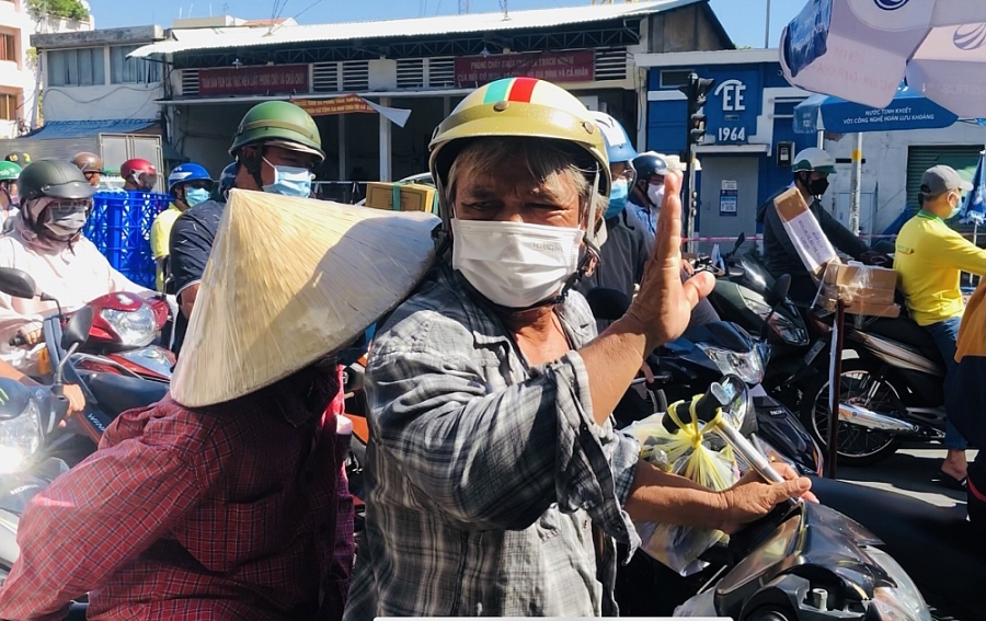 Thành phố Hồ Chí Minh: Chốt kiểm soát vẫn kẹt cứng dù đã ngưng ‘di biến động dân cư’