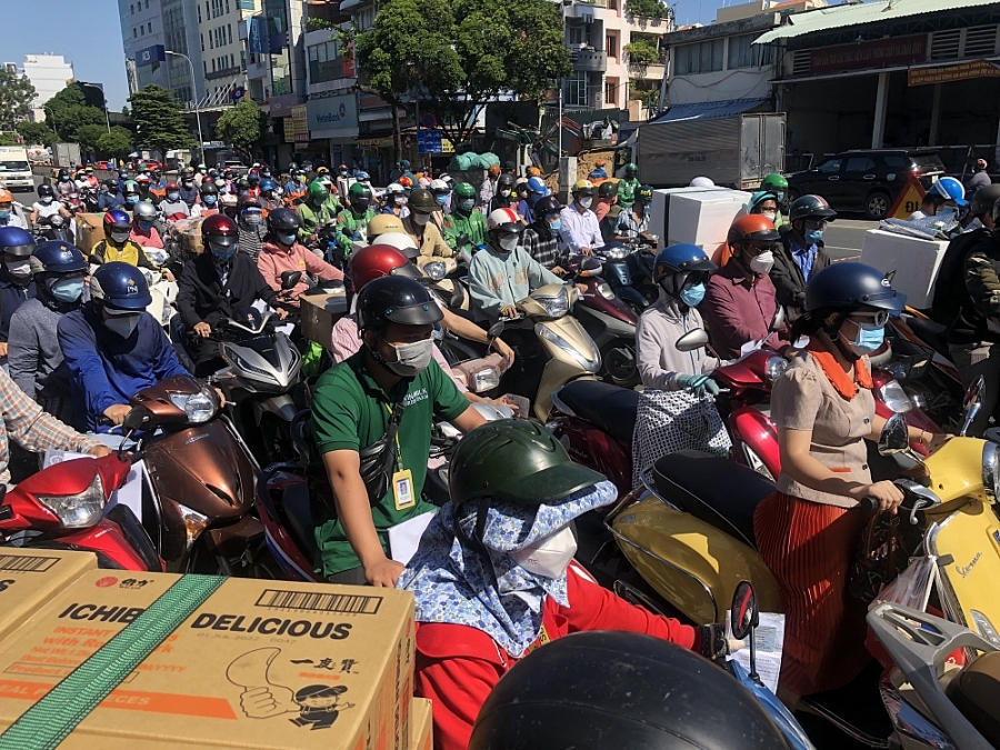 Thành phố Hồ Chí Minh: Chốt kiểm soát vẫn kẹt cứng dù đã ngưng ‘di biến động dân cư’