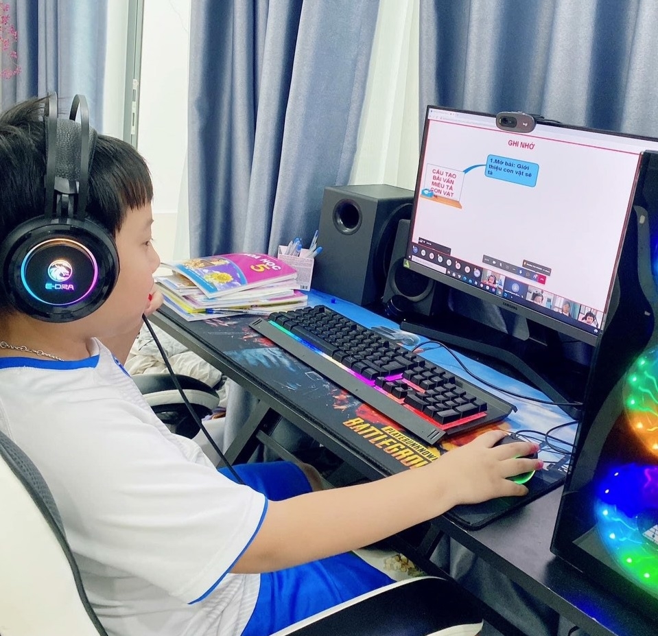 Hàng chục nghìn học sinh thành phố Hồ Chí Minh không đủ điều kiện học online