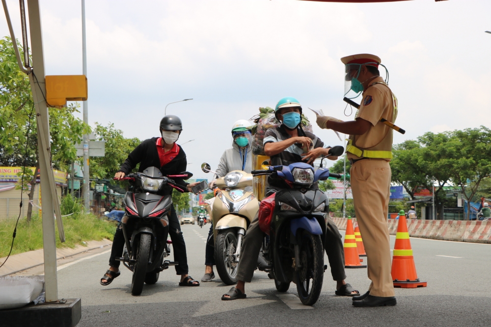Thành phố Hồ Chí Minh: Phát hiện 135 trường hợp cảnh báo F0 đi trên đường, 50 F0 có giấy đi đường