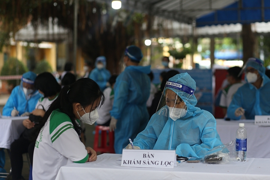 Ngày đầu tiên tiêm vắc-xin Covid-19 cho trẻ em ở thành phố Hồ Chí Minh