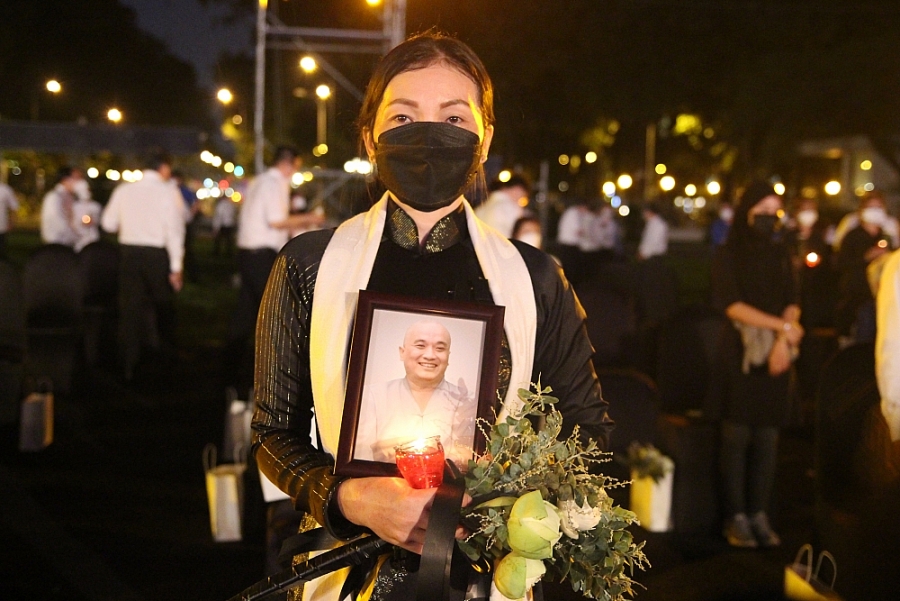 Hình ảnh xúc động tại Lễ tưởng niệm những nạn nhân qua đời vì dịch Covid-19 tại điểm cầu TP Hồ Chí Minh