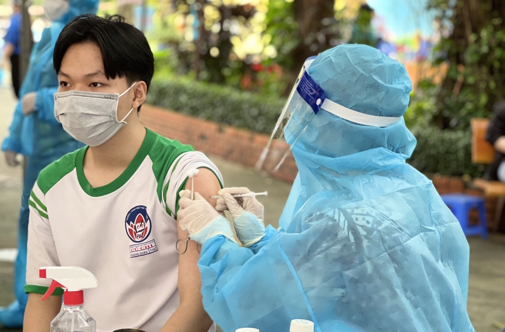 Thành phố Hồ Chí Minh tiêm vắc xin Covid-19 mũi 2 cho trẻ từ 12-17 tuổi
