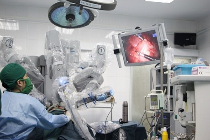 Khi “người máy” tham gia phẫu thuật nội soi