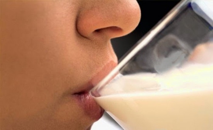 Uống sữa thay rượu bia để giảm thiểu tai nạn giao thông