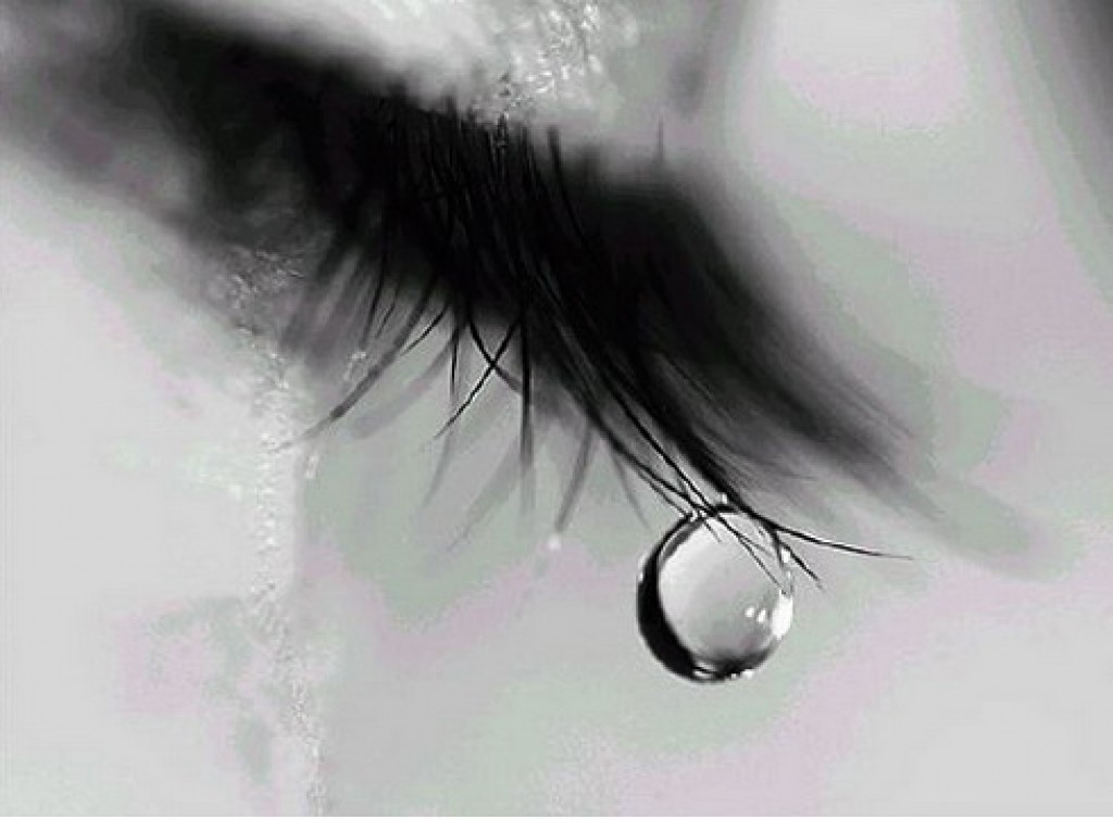Nước mắt: Hãy đón xem hình ảnh này để cảm nhận sức mạnh của nước mắt - biểu hiện chân thành và sự đau đớn trong cuộc sống. Mọi người đều từng trải qua những lúc khó khăn, và đôi khi chỉ còn nước mắt là cách duy nhất để giải tỏa tâm trí.