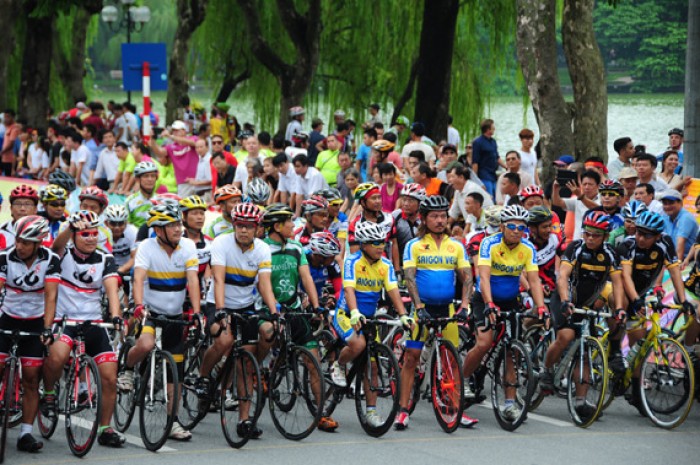 Gần 500 VĐV tham gia giải đua xe đạp Hà Nội mở rộng