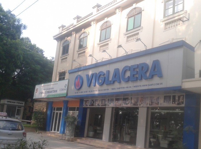 Hàng trăm hộ dân sống khổ Hàng trăm hộ dân sống khổ