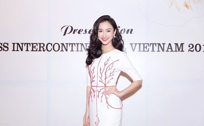 Hà Thu lên đường tham gia Hoa hậu Liên lục địa 2015