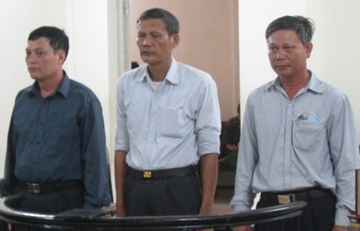 Bán đất công, hai cựu cán bộ xã ngồi tù