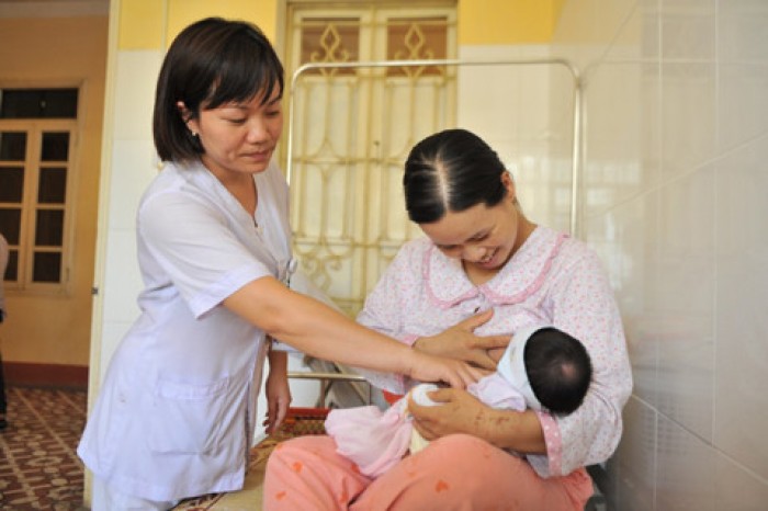 Khuyến khích lao động nữ nuôi con bằng sữa mẹ