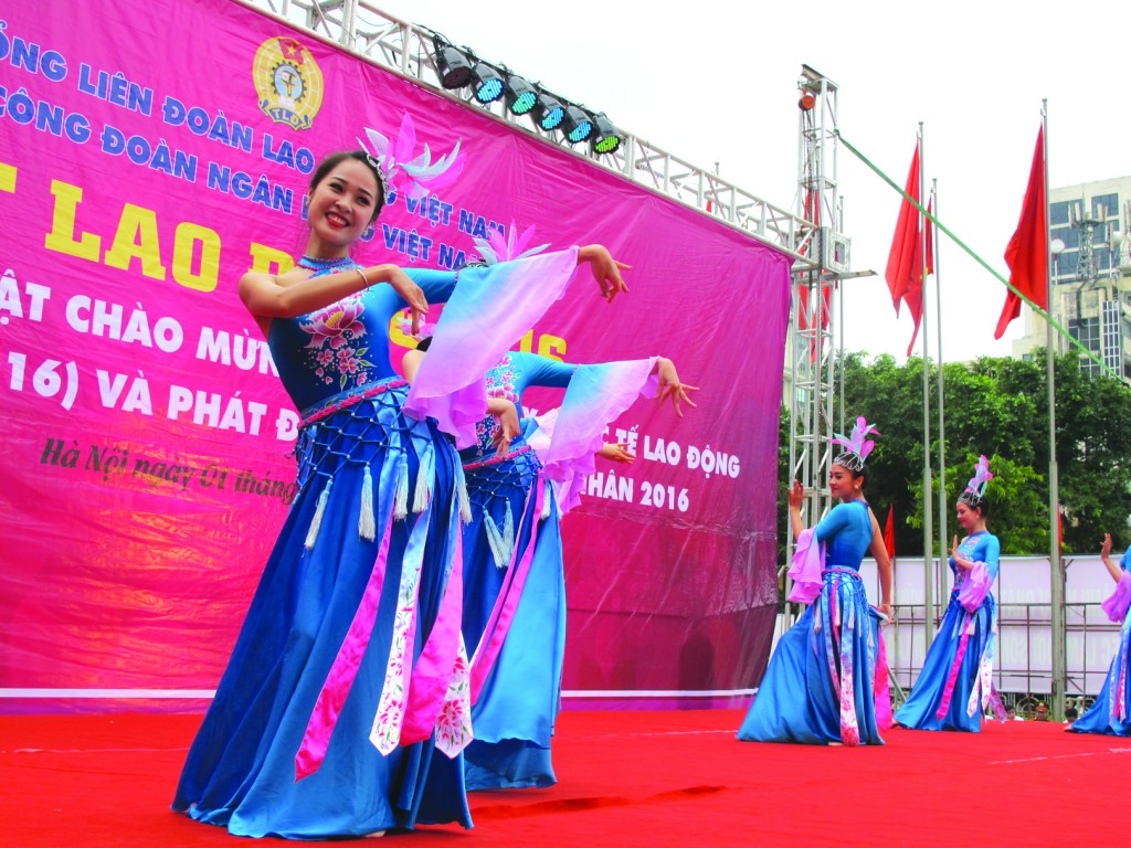 muon sac tet lao dong nam 2016