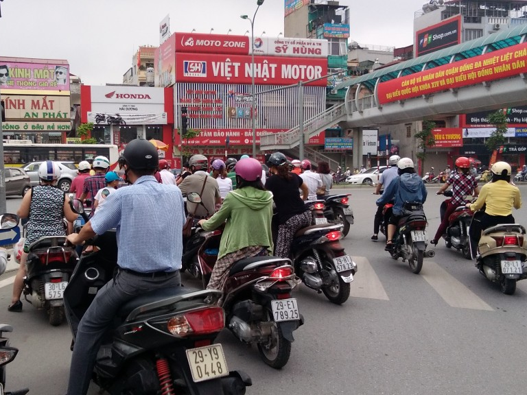 Nhiều phương tiện đi không đúng làn đường