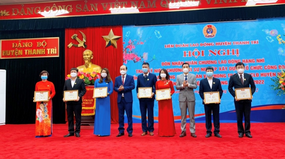 LĐLĐ huyện Thanh Trì vinh dự đón nhận Huân chương Lao động hạng Nhì
