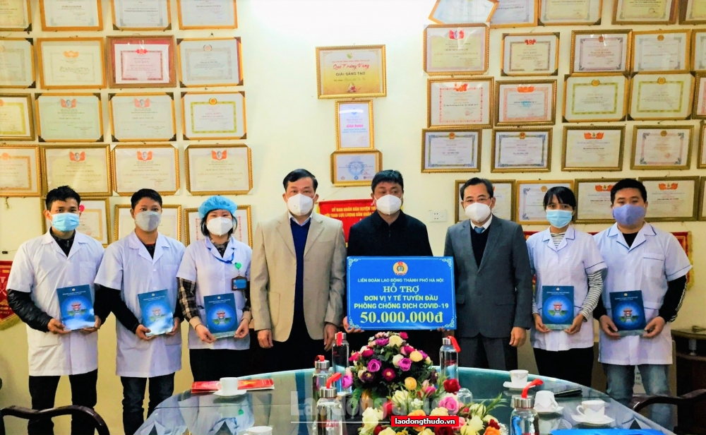 Liên đoàn Lao động thành phố Hà Nội chăm lo Tết cho lực lượng y tế tuyến đầu