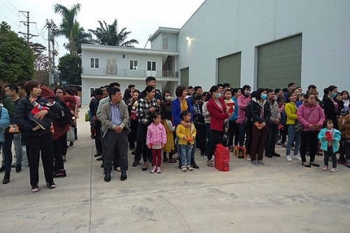 LĐLĐ huyện Thường Tín tổ chức 6 chuyến xe đưa công nhân về quê đón Tết