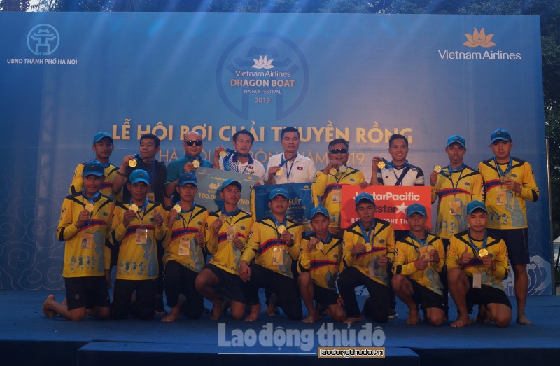 Đội Lào giành ngôi vô địch Giải Bơi chải thuyền rồng Hà Nội mở rộng chuyên nghiệp 2019
