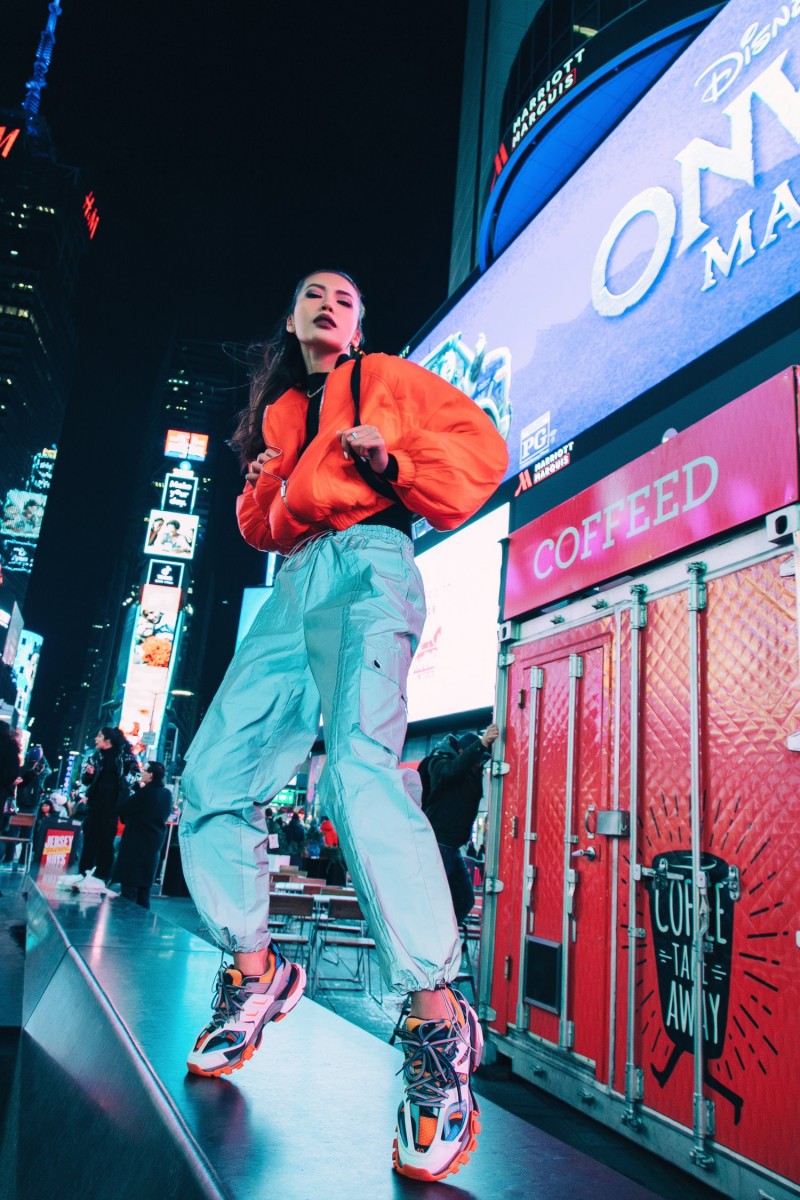 Hoa hậu Minh Tú với thời trang đường phố sành điệu khi tham dự New York Fashion Week 2020