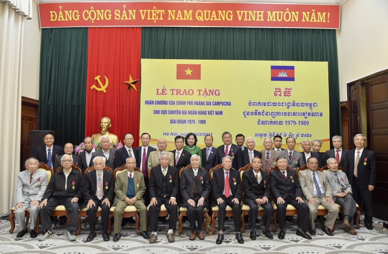 Hoàng gia Campuchia trao Huân chương, Bằng khen cho 33 cán bộ ngân hàng Việt Nam