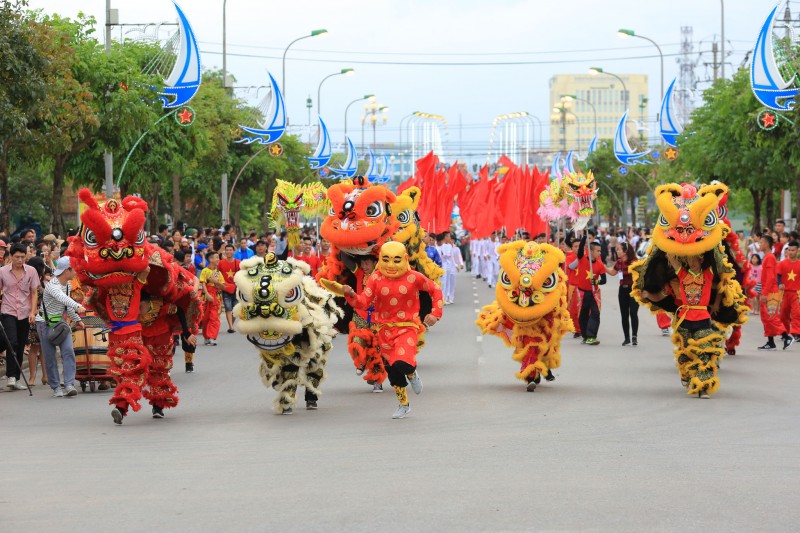 Ngất ngây với lễ hội Carnaval Đồng Hới 2018
