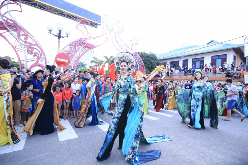 du khach ngat ngay voi le hoi carnaval dong hoi 2018