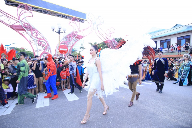 du khach ngat ngay voi le hoi carnaval dong hoi 2018