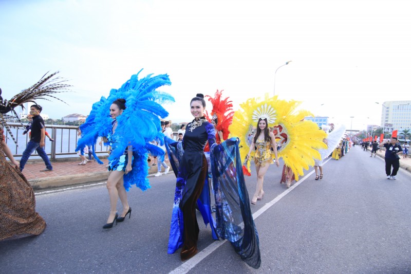 du khach ngat ngay voi le hoi carnaval dong hoi 2018