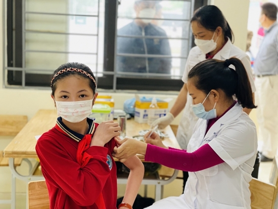 Huyện Thanh Trì đảm bảo công tác tiêm chủng an toàn cho trẻ từ 5 đến dưới 12 tuổi