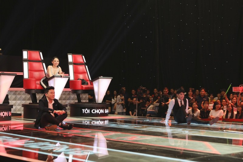 Lam Trường, Noo Phước Thịnh ngồi dài trên sân khấu để tranh giành thí sinh