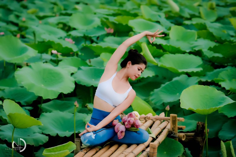 Yoga là một hoạt động mang tính đan xen giữa thể chất và tâm hồn, giúp ta cân bằng và tăng sức khoẻ. Hãy đến và khám phá bức tranh tuyệt đẹp của những tư thế yoga trong hình ảnh này.