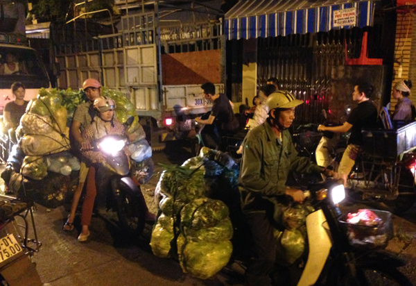 chợ long biên, cửu vạn, làm thuê, lao động, hoa quả, nông sản, chợ đầu mối, chợ-long-biên, cửu-vạn, lao-động, kinh-doanh, hoa-quả, nông-sản, chợ-đầu-mối