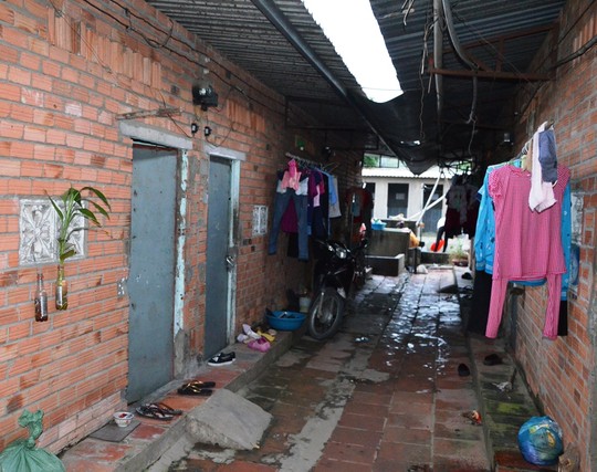 Nhà trọ ẩm thấp, tạm bợ của công nhân ở xã Trung An, huyện Củ Chi, TP HCM