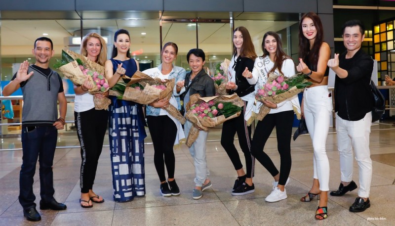Tân Hoa hậu Áo rạng rỡ khi đến Việt Nam