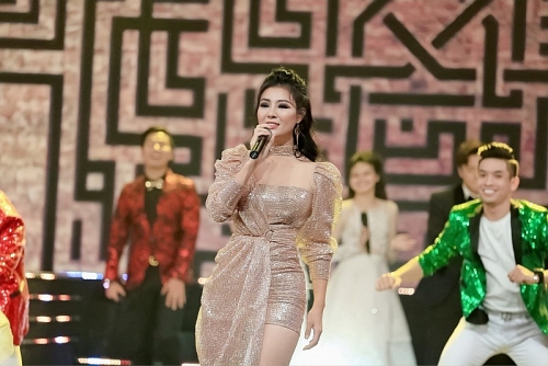 Thanh Hương mở màn với vai trò ca sỹ tại Lễ trao giải VTV Award - Ấn tượng 2019