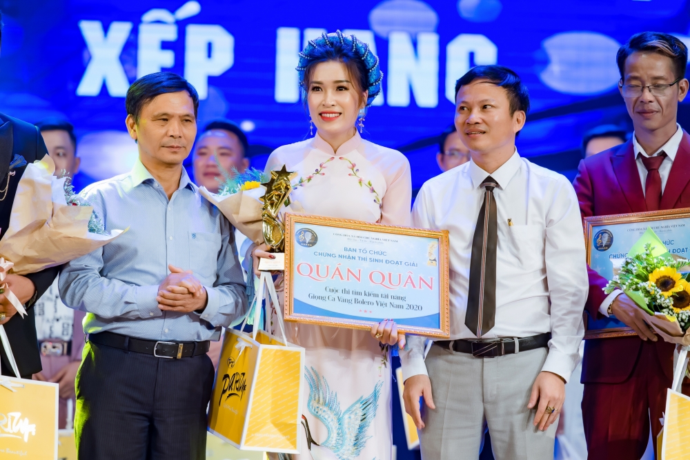Giọng ca xứ Nghệ xuất sắc đoạt quán quân "Giọng ca vàng Bolero Việt Nam" lần thứ 3
