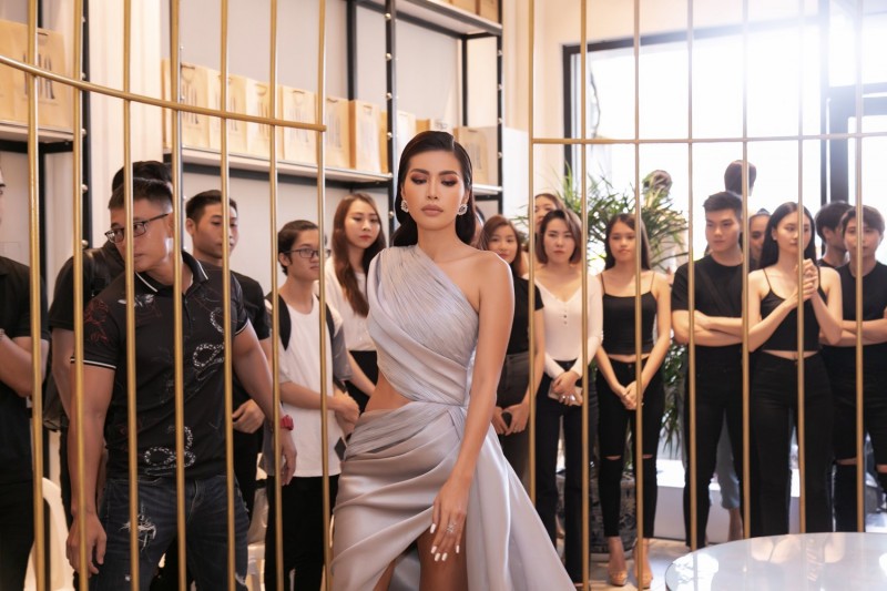 Minh Tú cùng Võ Việt Chung tham gia tuyển chọn người mẫu