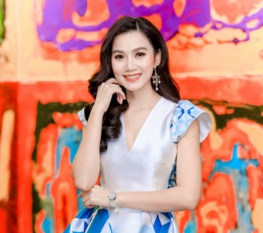 Diễn viên, họa sĩ Lương Giang xinh đẹp với thời trang hoa văn “gạch bông”