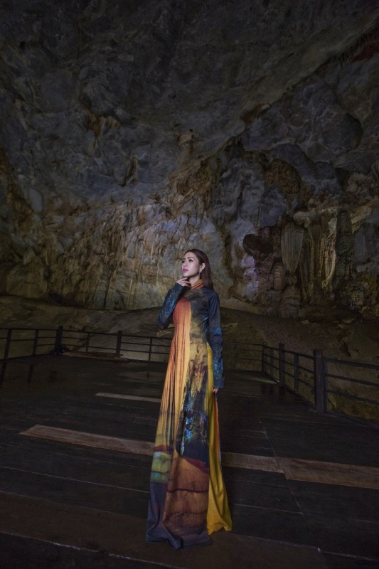 hoa hau phan thi mo phan thu quyen bay bong trong bst ao dai di san trong long dat