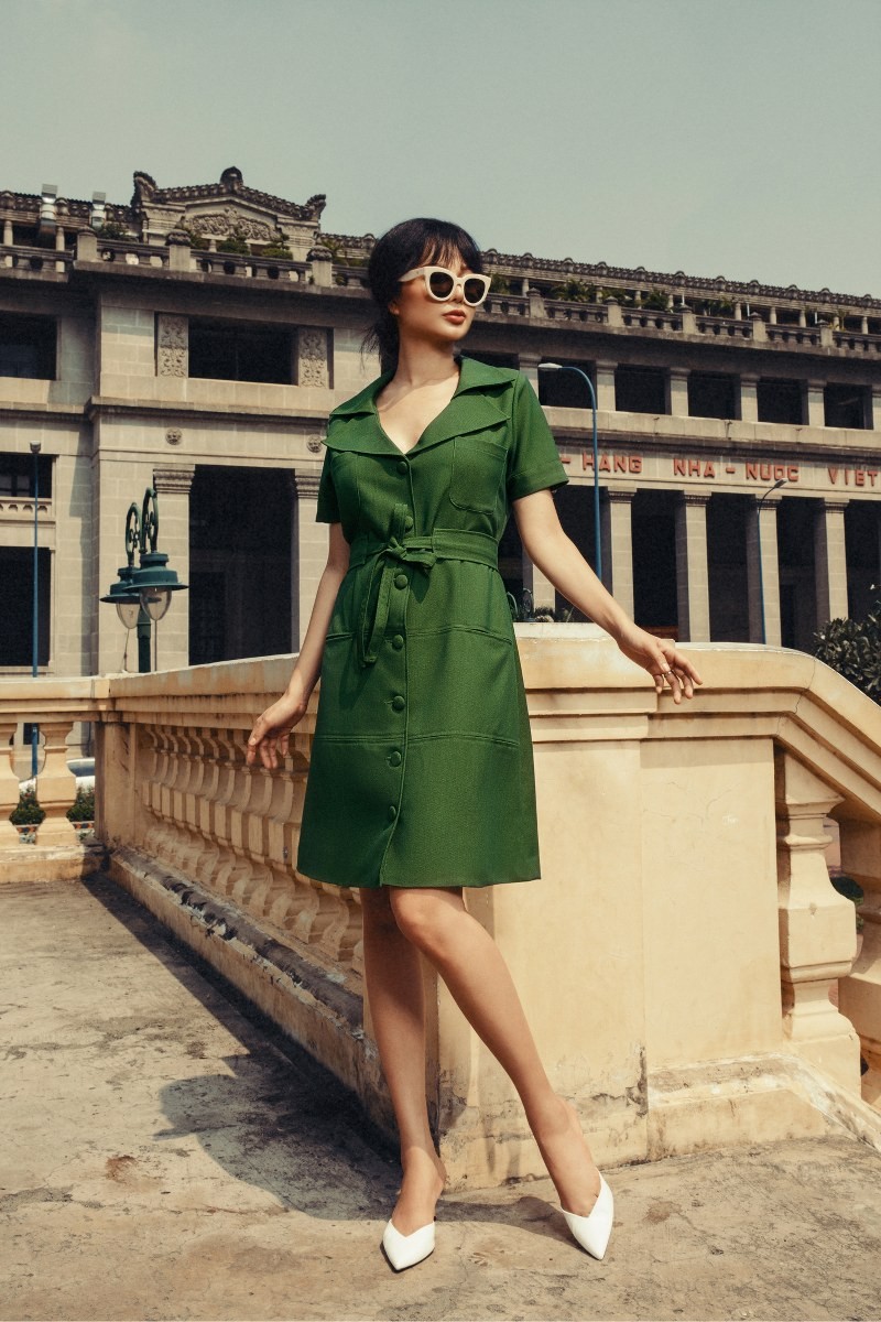 Hoa hậu điện ảnh Huỳnh Yến Trinh dạo phố với sắc xanh cá tính