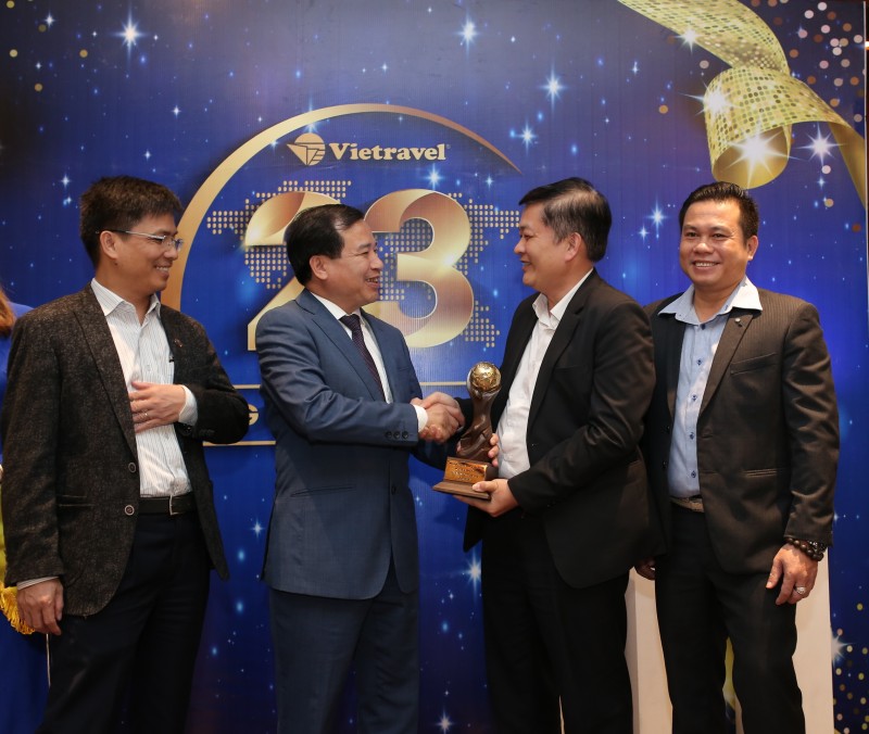vietravel lan thu 2 nhan danh hieu worlds leading group tour operator 2018