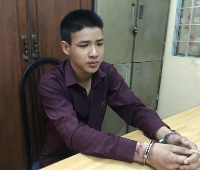 can tho sinh vien cuop tren taxi bi tai xe nhot lai trong xe