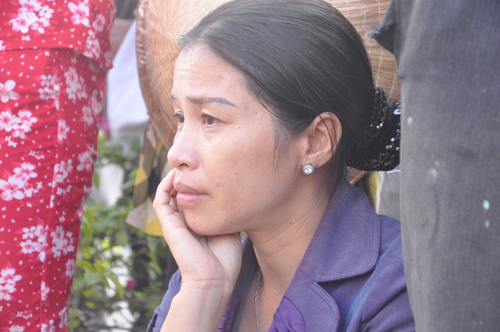 Thảm sát ở Bình Phước: Nghìn người tiễn 6 nạn nhân - 2